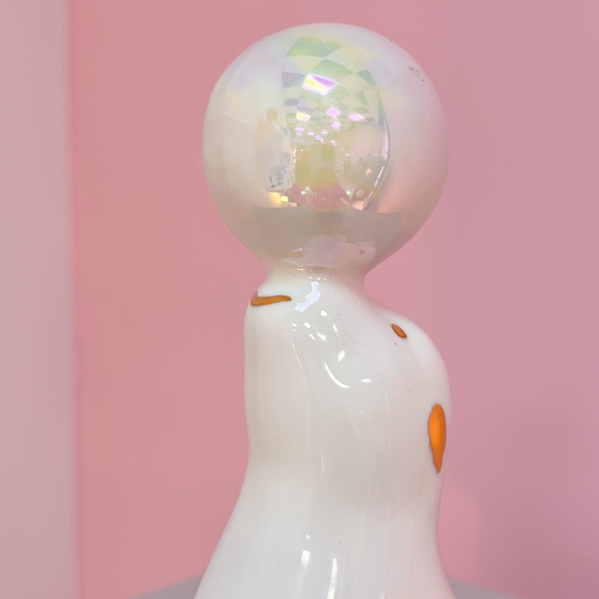 Statuette Otarie en Porcelaine Irisée – Italie, Années 70