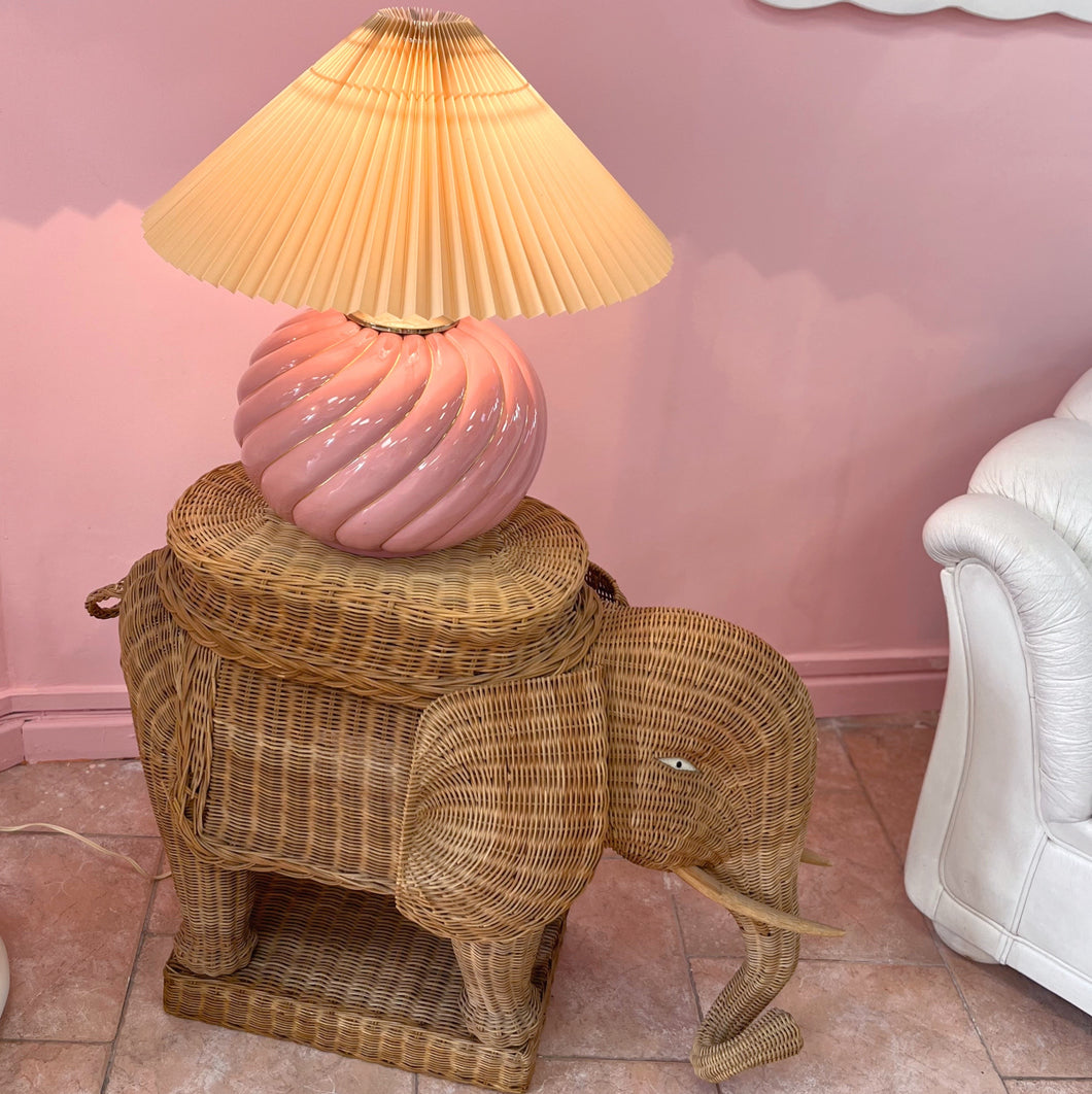 Grand piédestal éléphant en osier – années 70