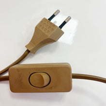 Charger l&#39;image dans la galerie, Lampe en verre rose Murano et laiton
