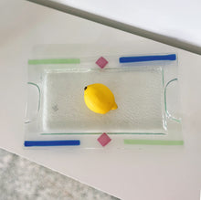 Charger l&#39;image dans la galerie, Plateau vintage italien en verre de Murano par Albatros, années 70
