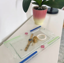 Charger l&#39;image dans la galerie, Plateau vintage italien en verre de Murano par Albatros, années 70
