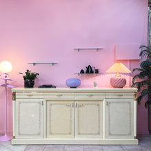 Charger l&#39;image dans la galerie, Buffet italien néoclassique laqué ivoire, années 80
