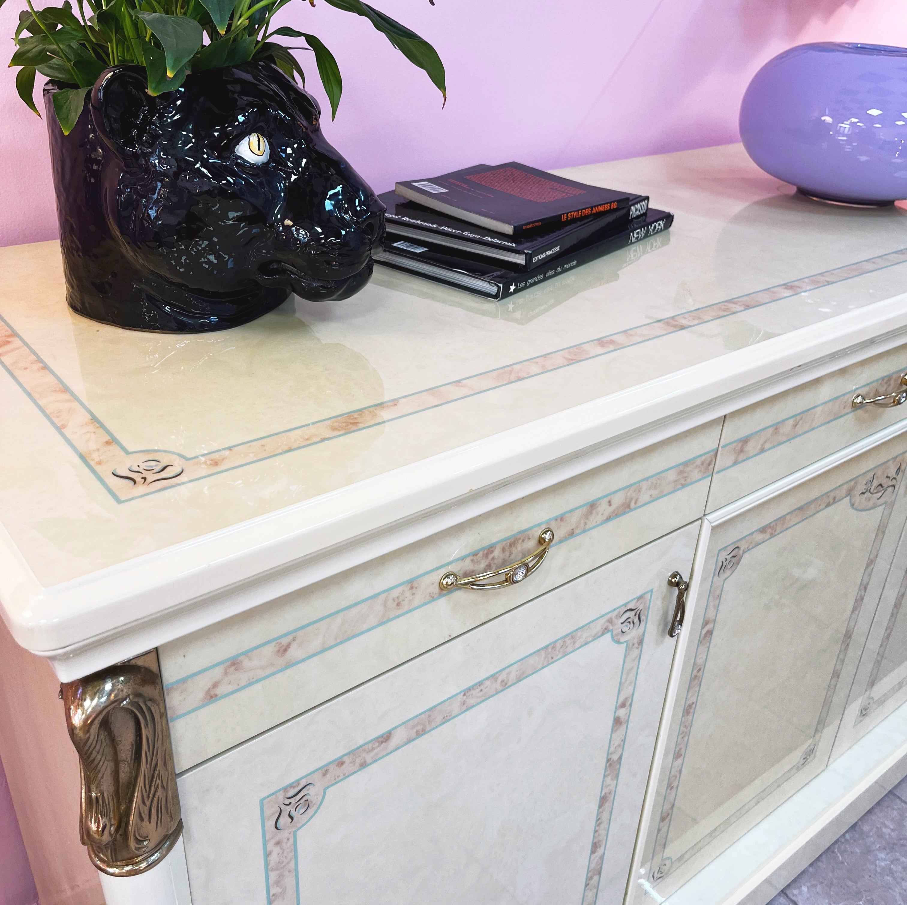 Buffet italien néoclassique laqué ivoire, années 80