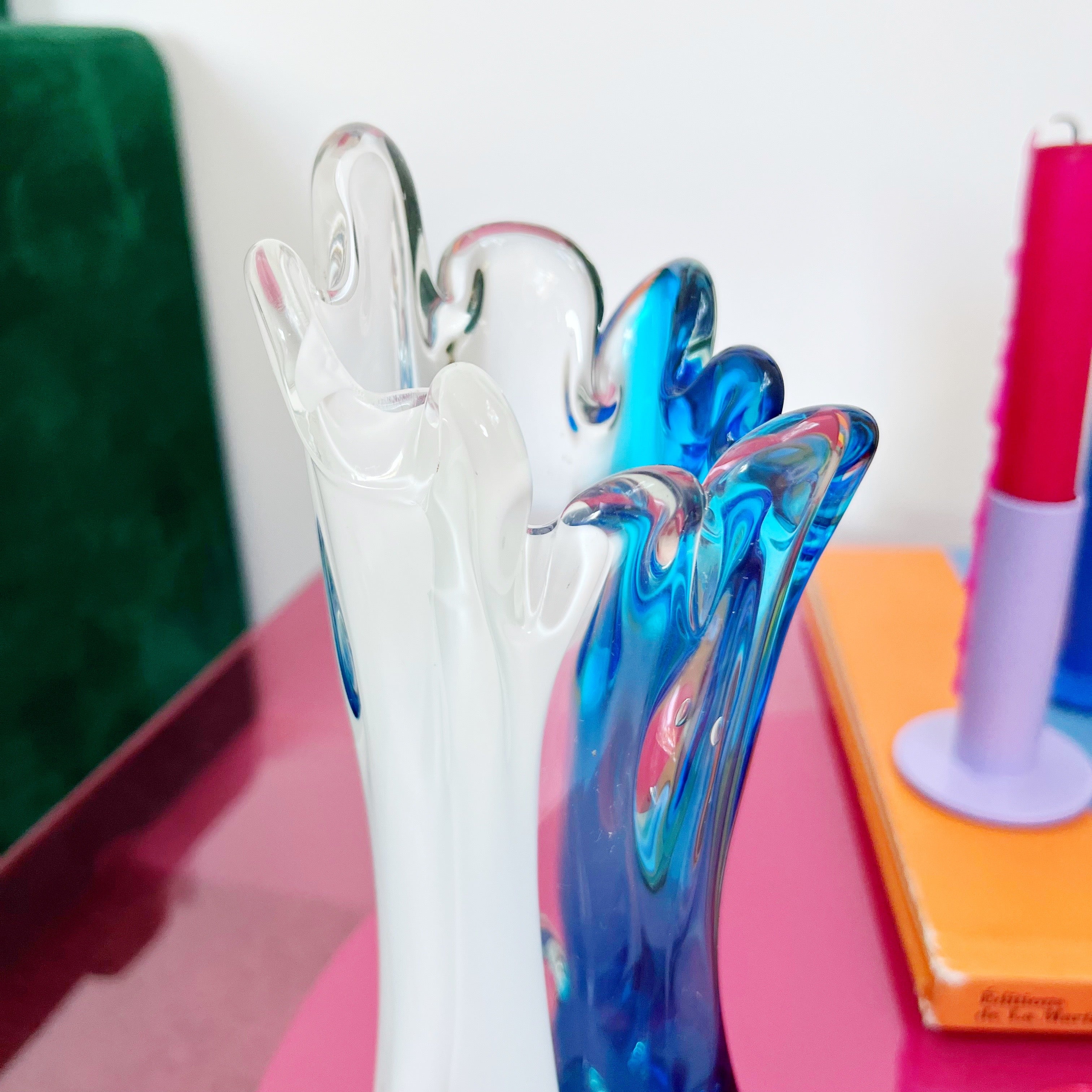 Vase en verre soufflé bleu