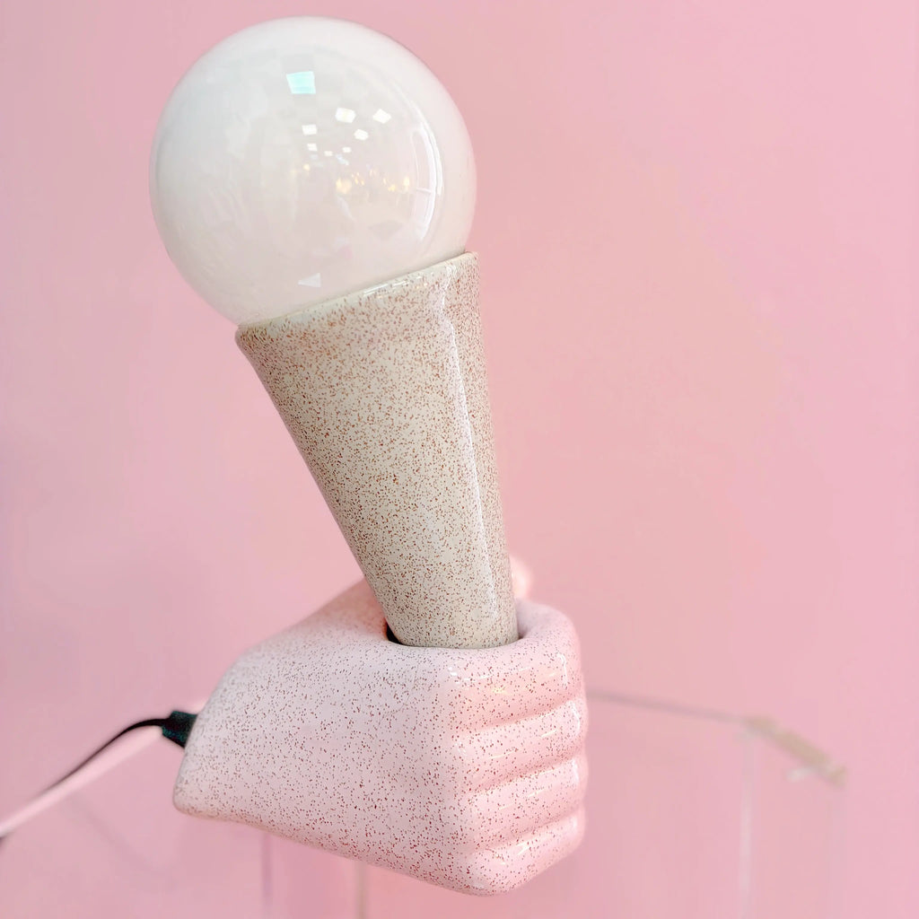 Lampe main et cornet de glace en céramique, globe opalin, années 80