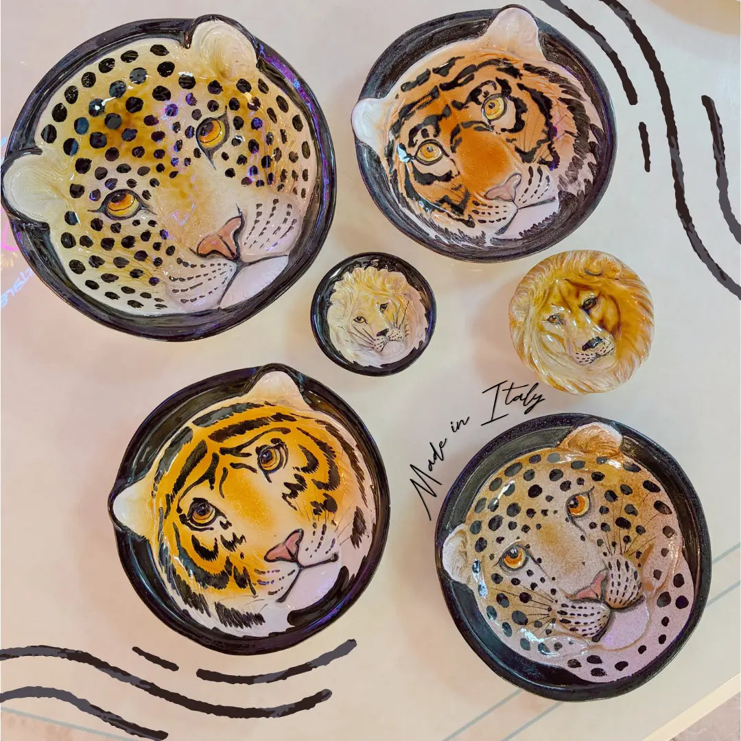 Ensemble de six assiettes en céramique italienne peintes à la main, décor félins, vintage années 70