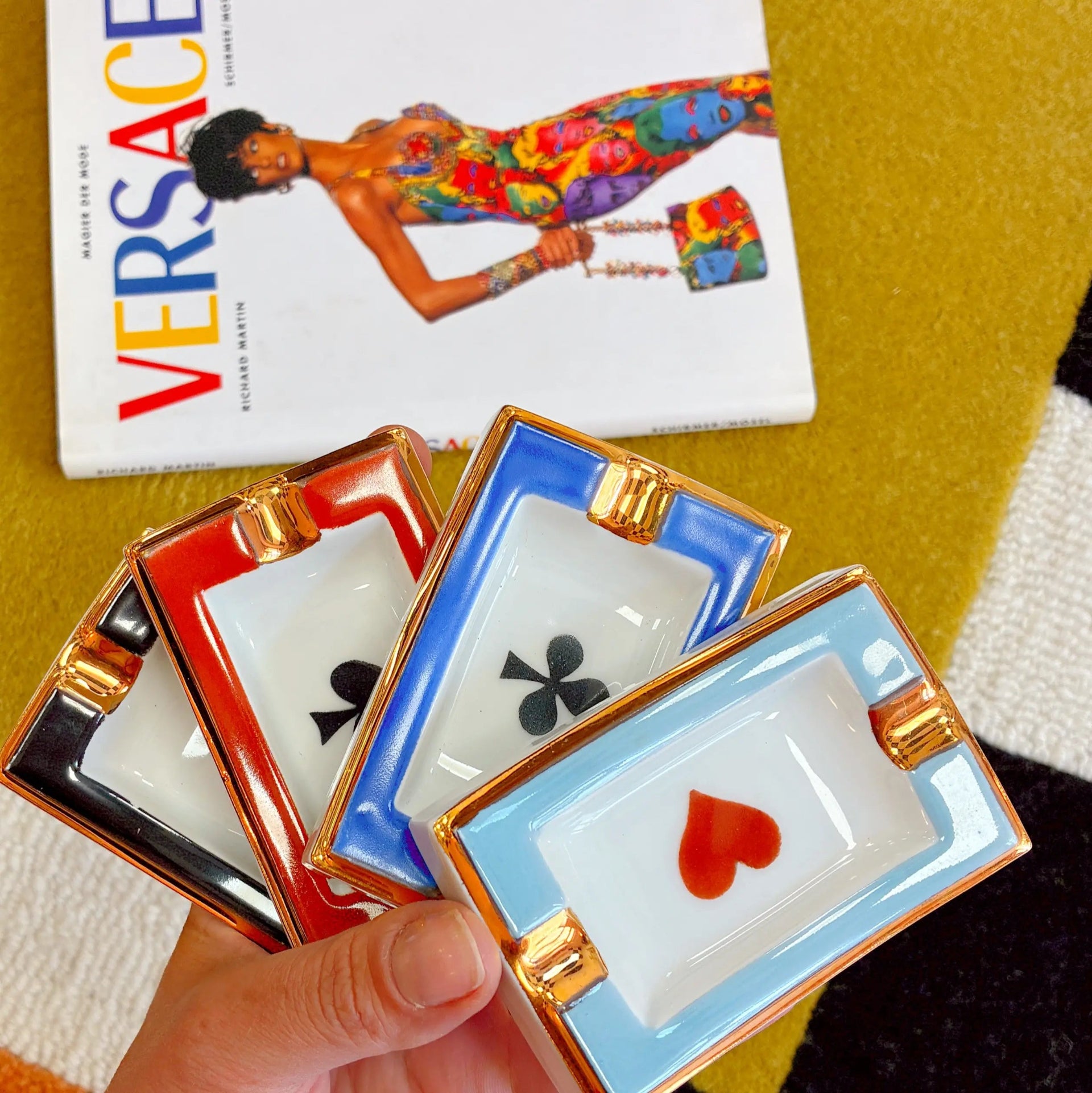 Set de 4 cendriers en porcelaine de Limoges cartes à jouer dorures, années 70