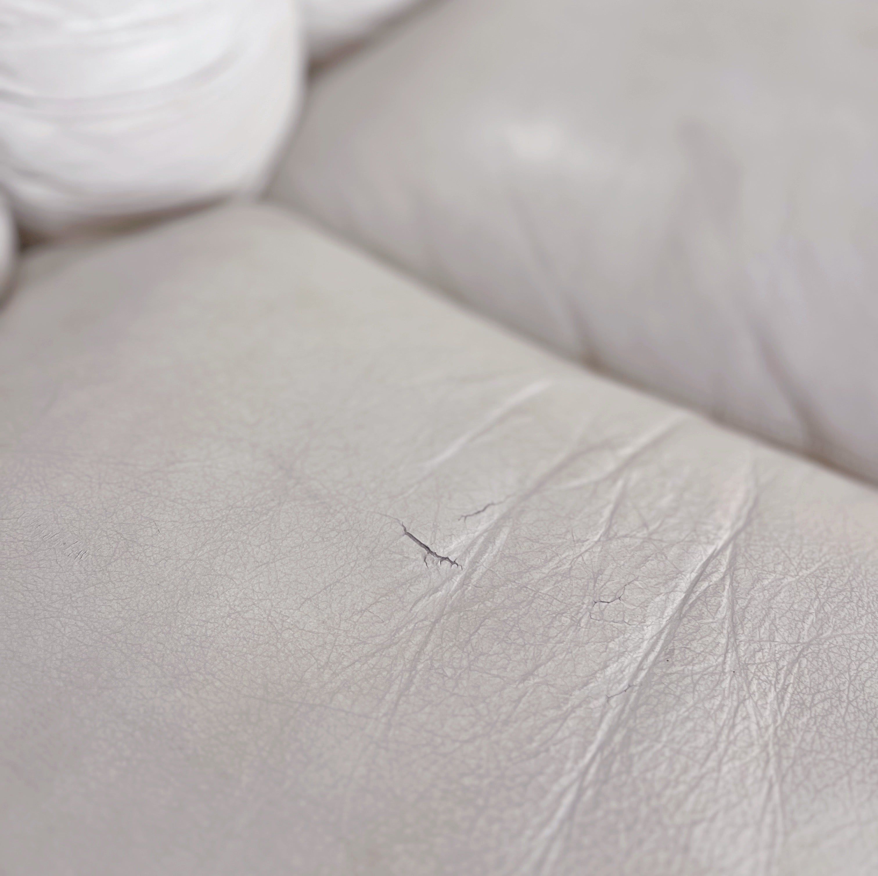 Ensemble canapé et fauteuil coquillage vintage en cuir blanc, années 70