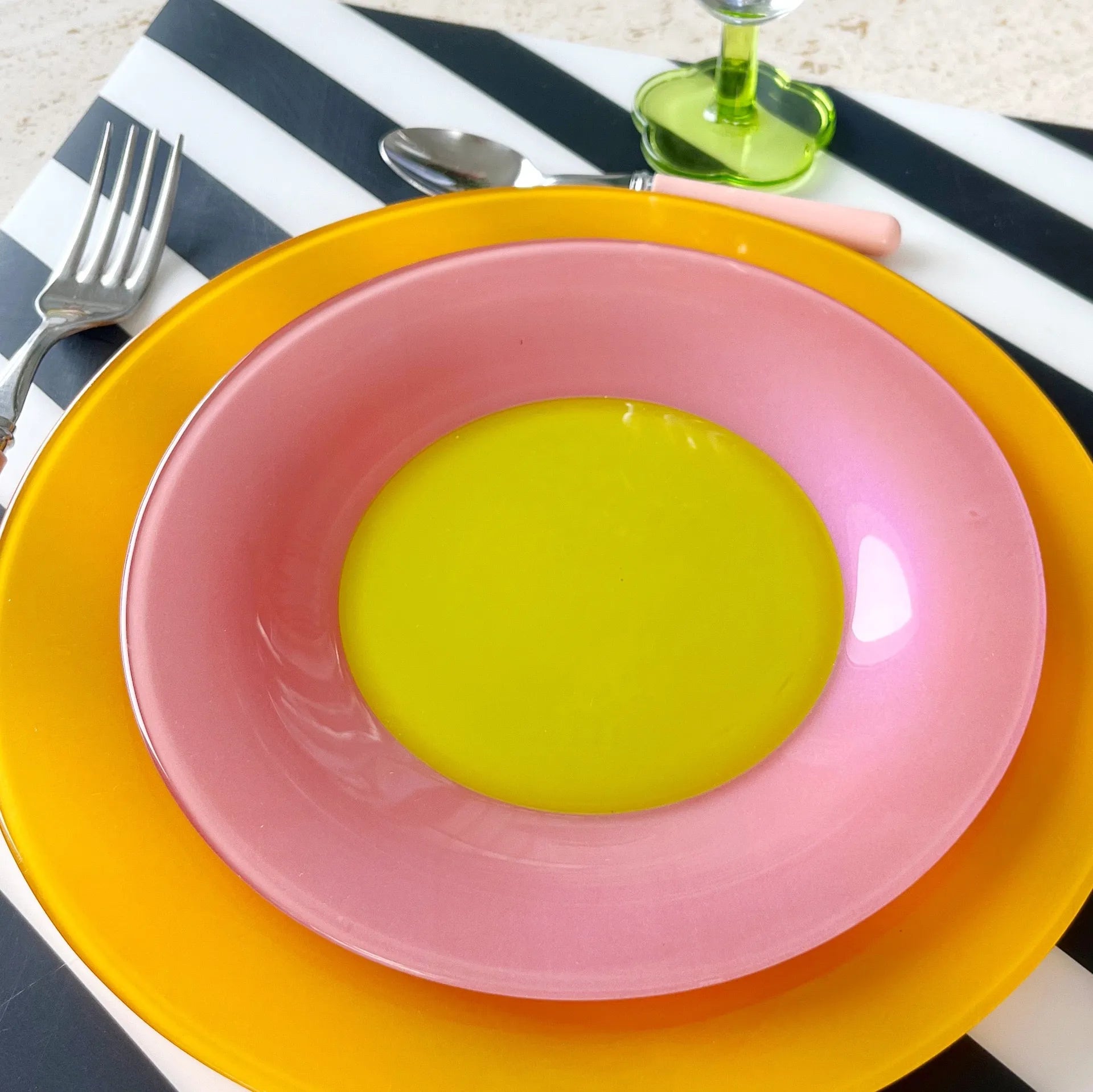 Assiettes à dessert multicolores vintage Arc France - Club Barbara