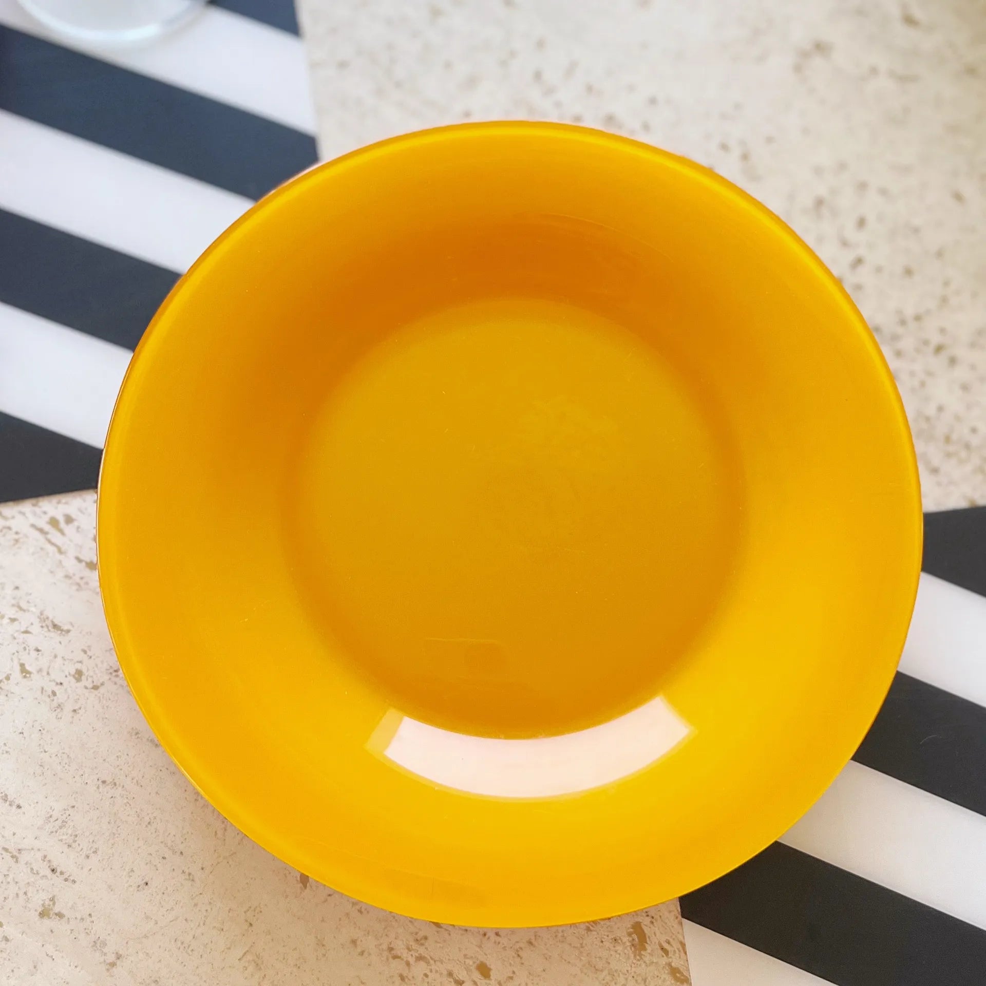 Assiettes à dessert vintage jaune made in France - Club Barbara
