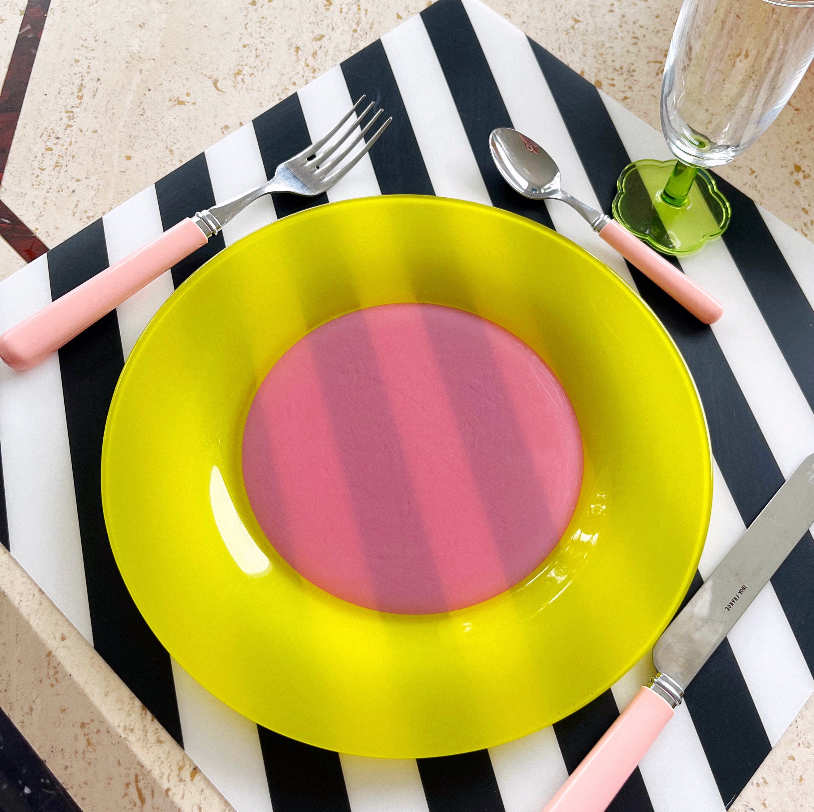 Assiettes multicolores vintage ARC