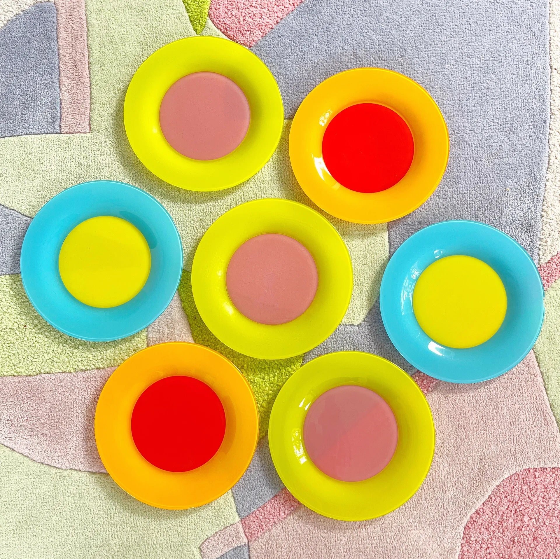 Assiettes multicolores vintage ARC - Club Barbara