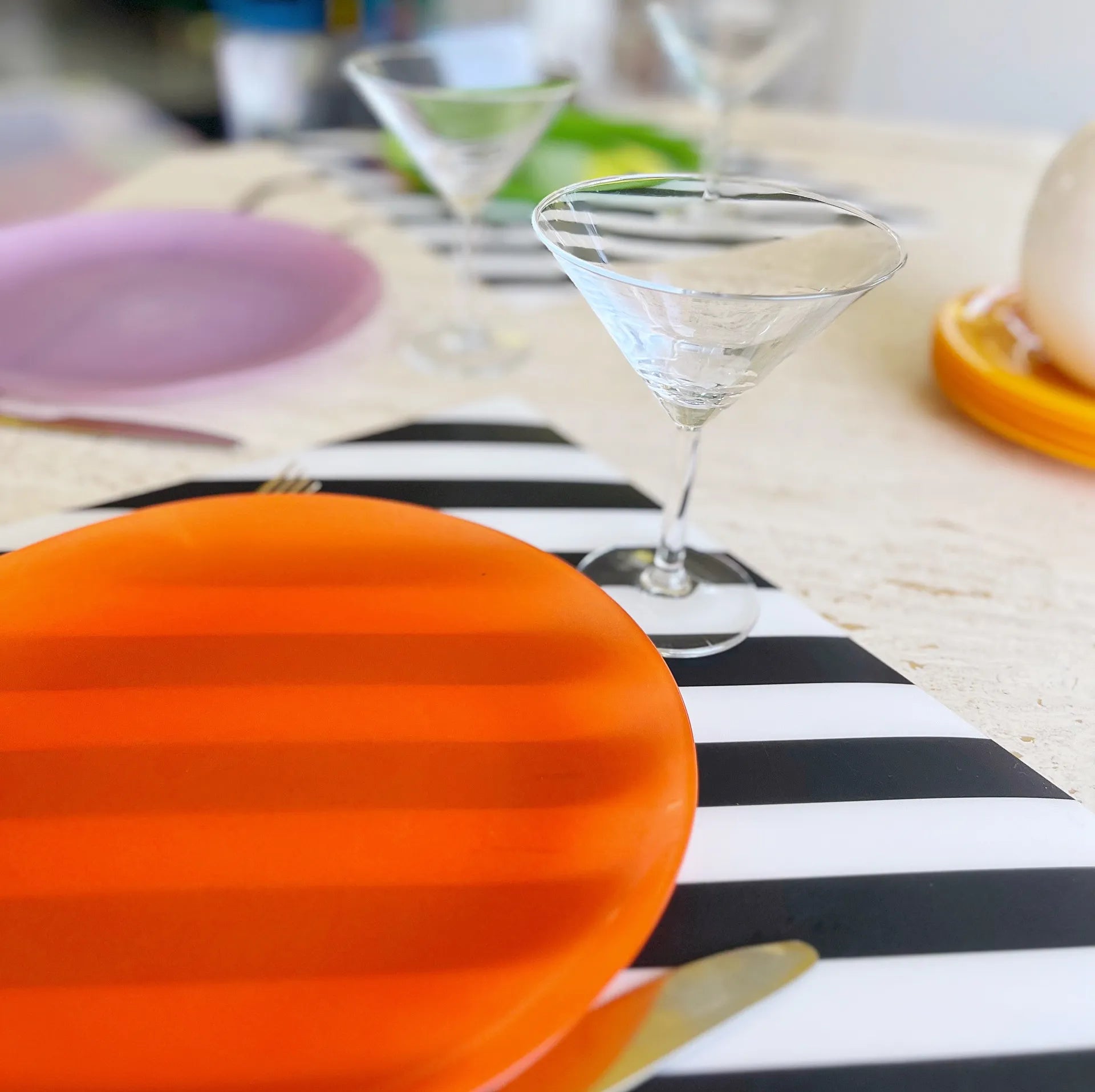 Assiettes multicolores vintage made in France - Club Barbara