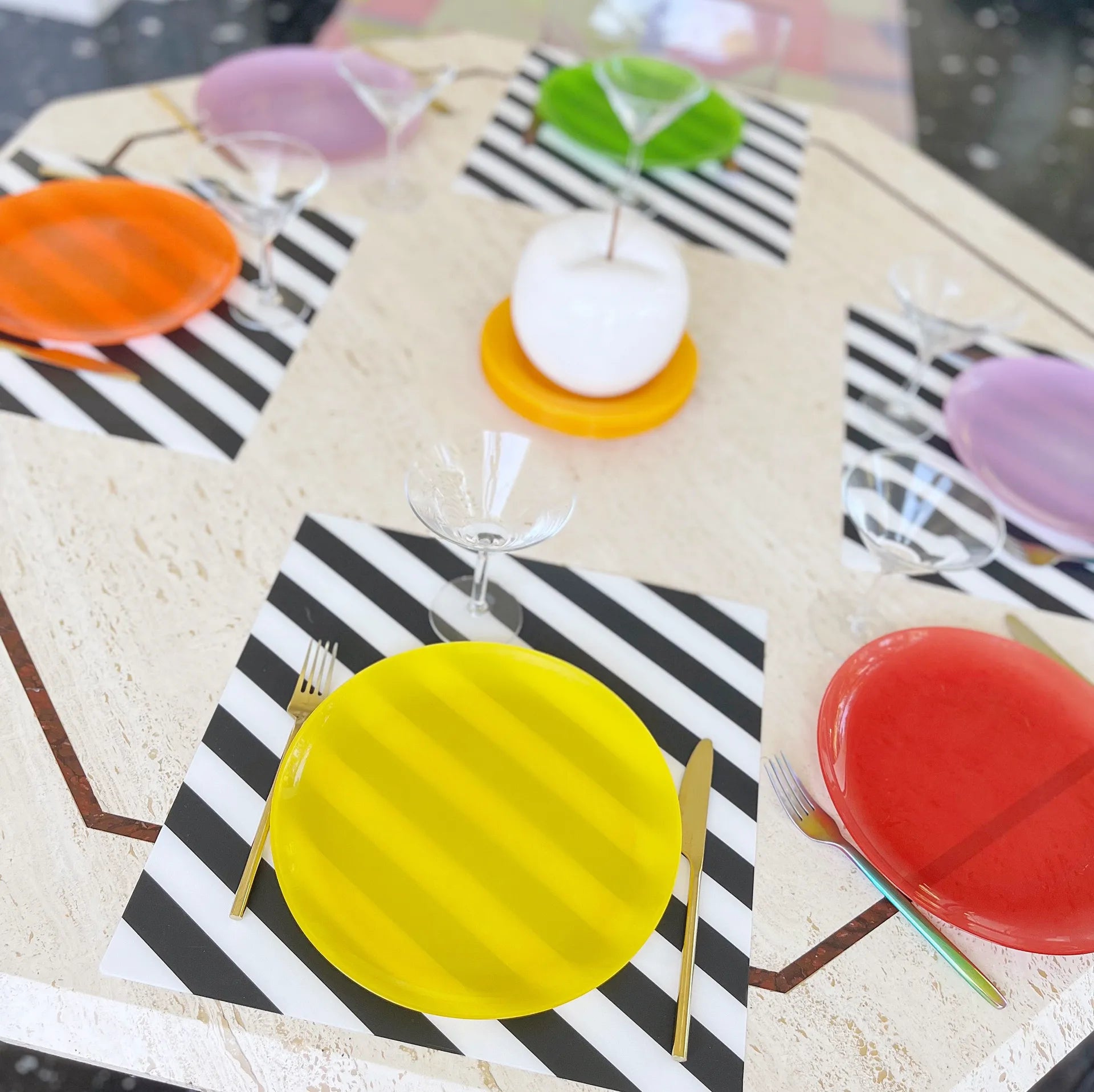 Assiettes multicolores vintage made in France - Club Barbara