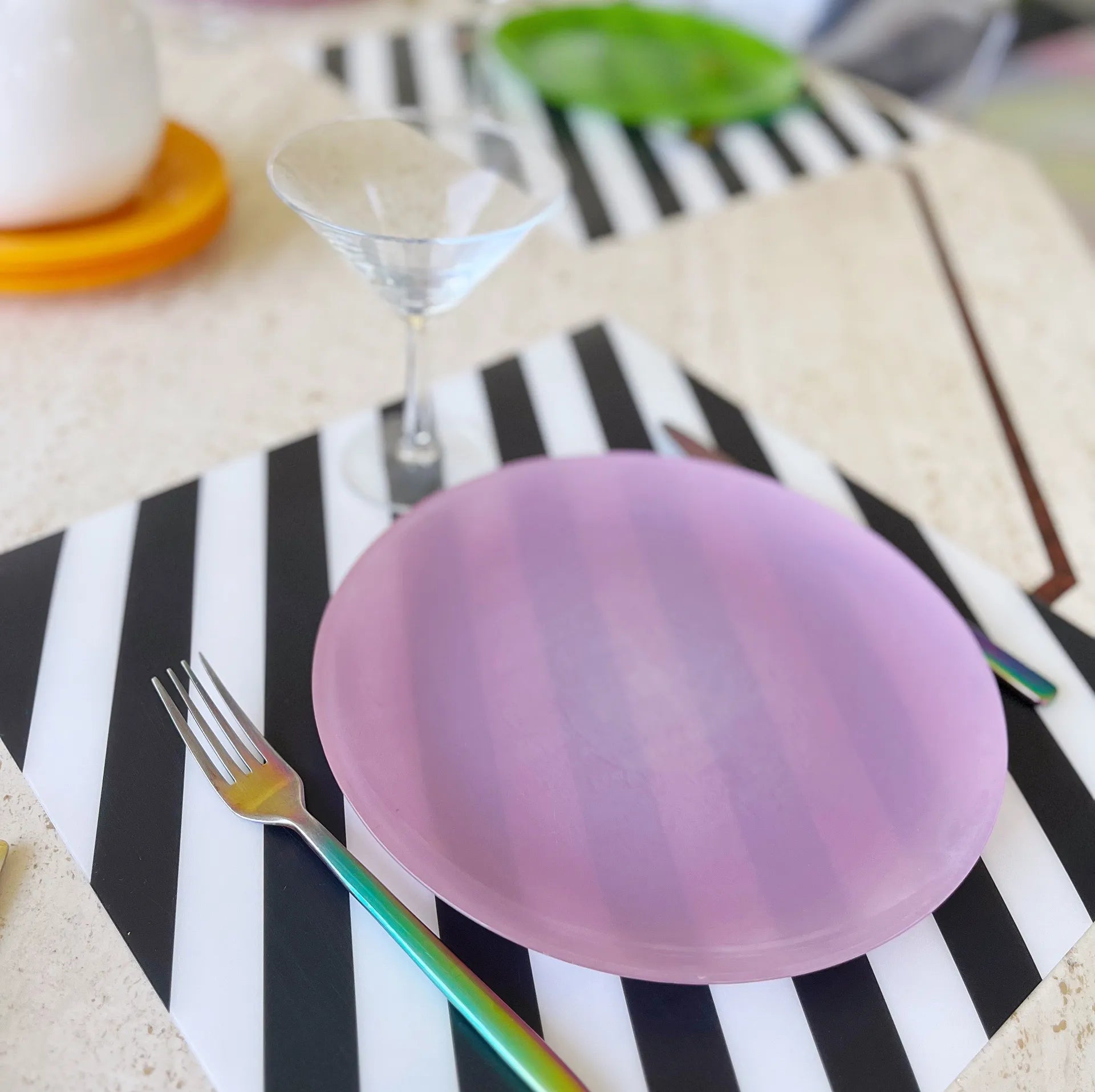 Assiettes multicolores vintage made in France - Club Barbara