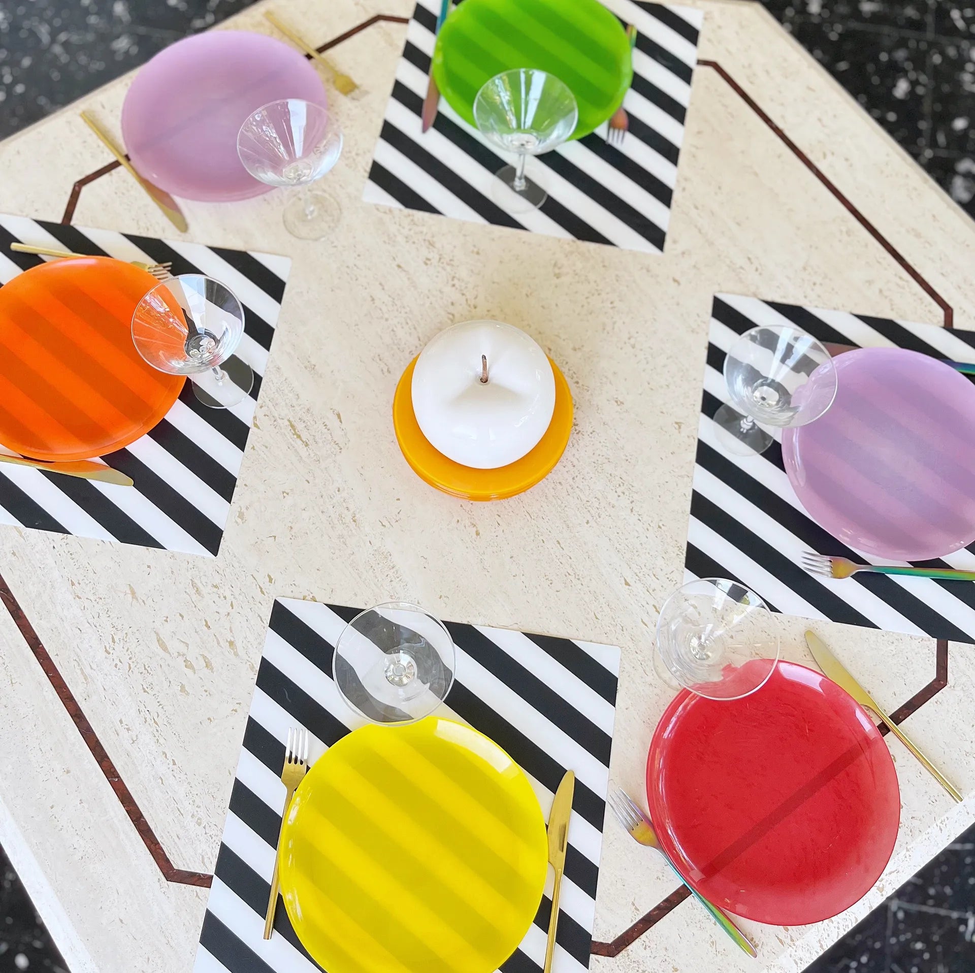 Assiettes multicolores vintage made in France - Club Barbara