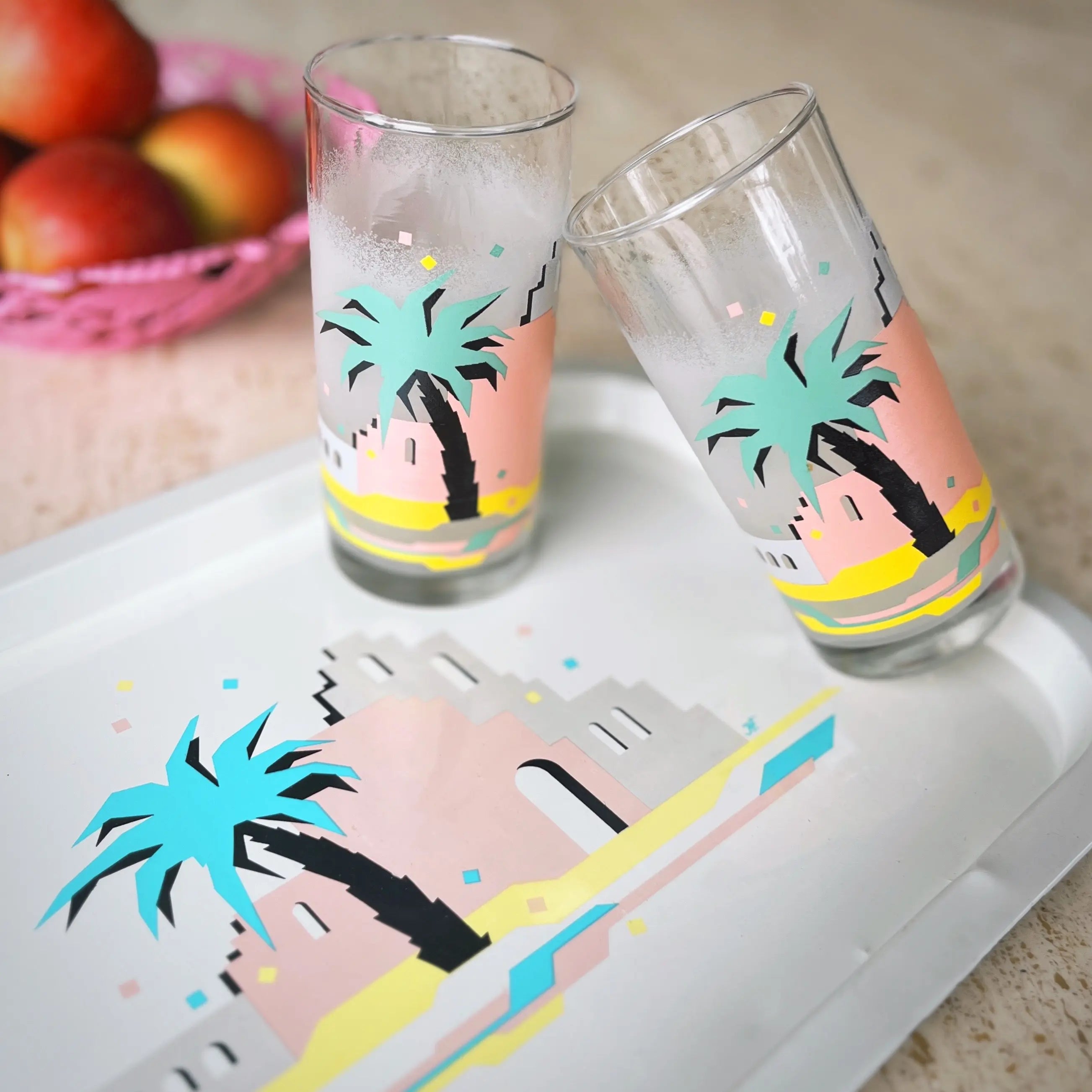 Ensemble barware vintage plateau et verres pastel, Club Barbara
