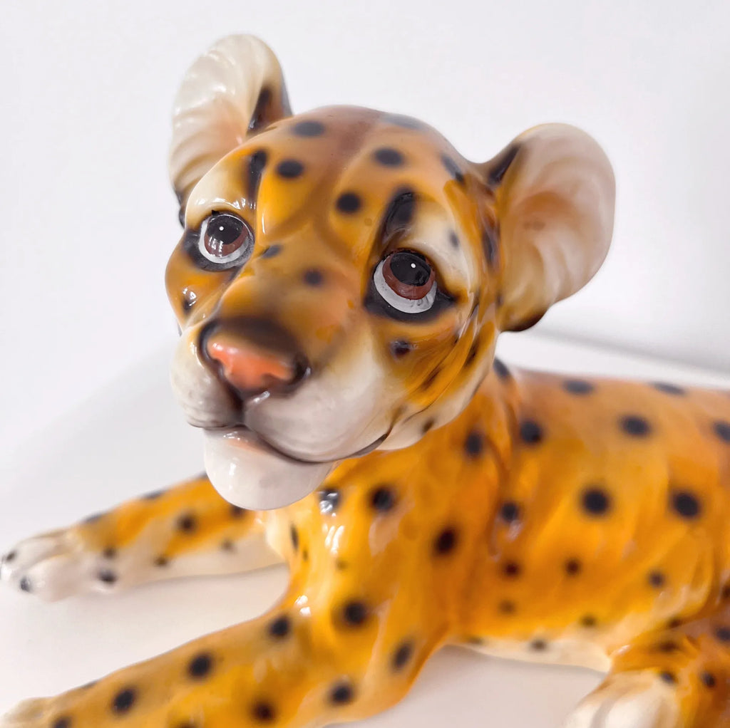 Bébé léopard en porcelaine peint à la main, années 70 - Club Barbara