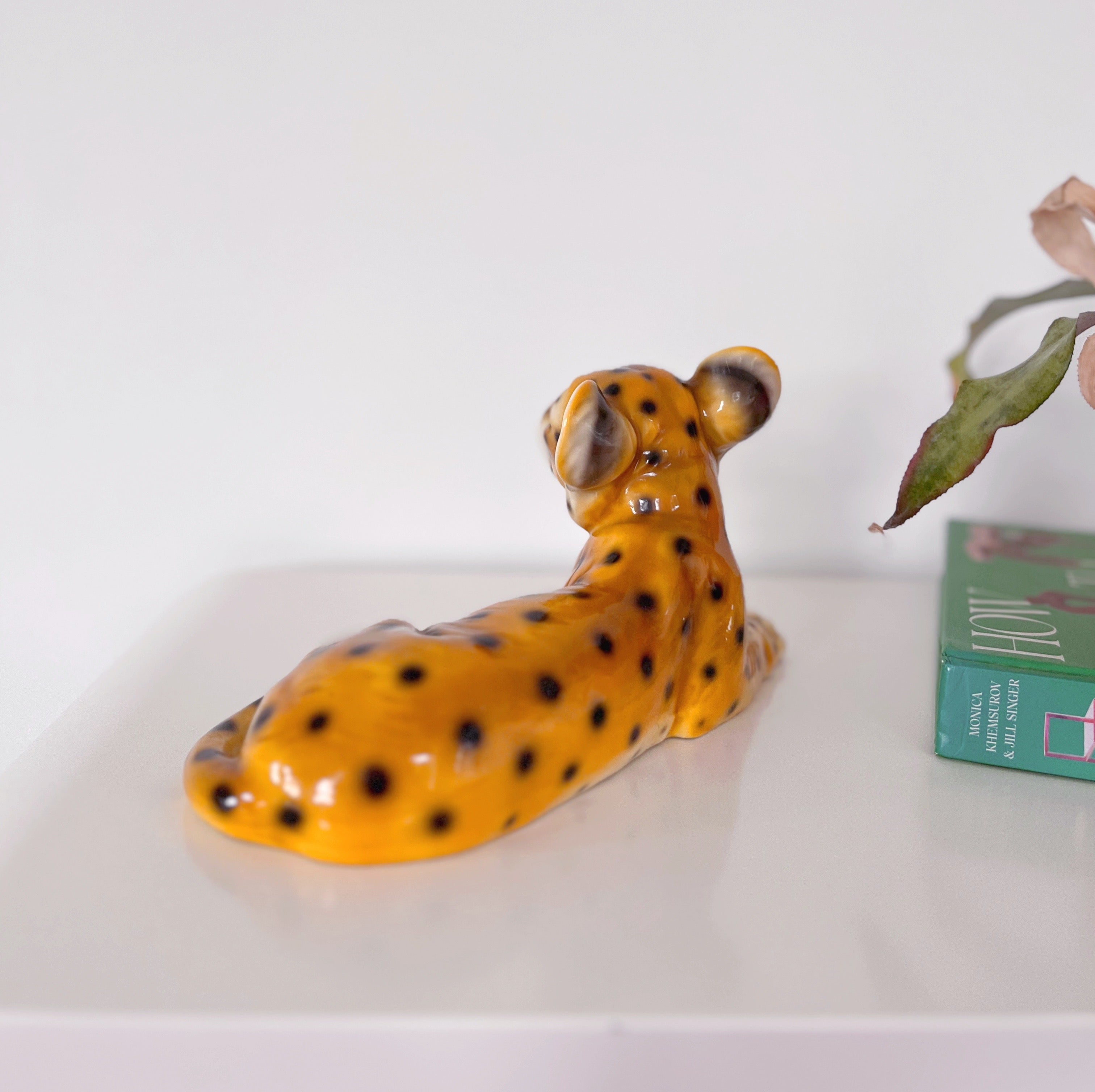 Bébé léopard en porcelaine peint à la main, années 70