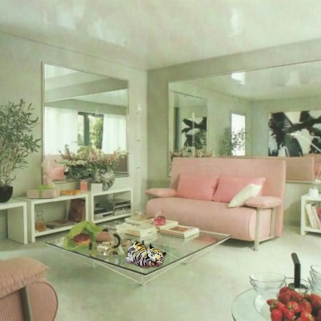 Interieur années 80 avec bébé tigre vintage