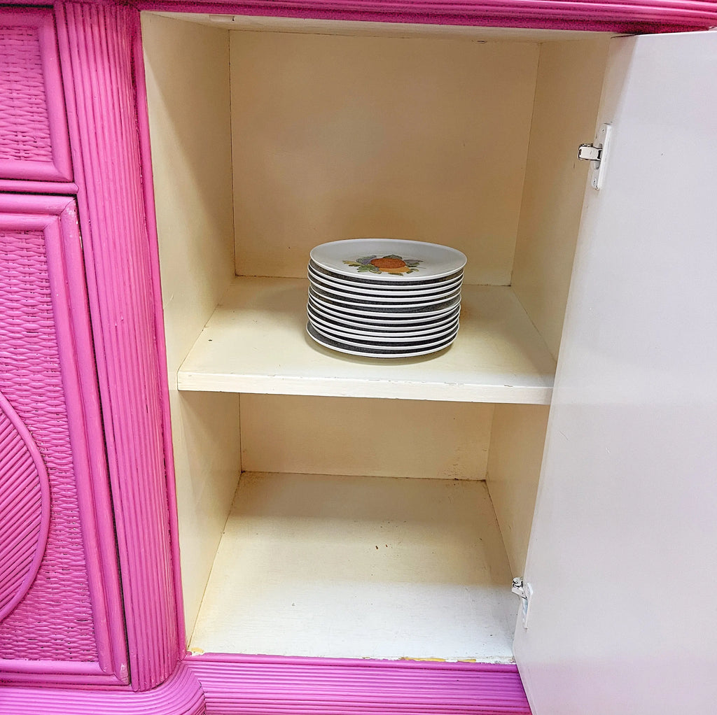 Buffet design années 70 rose fuchsia en rotin rénové, Club Barbara
