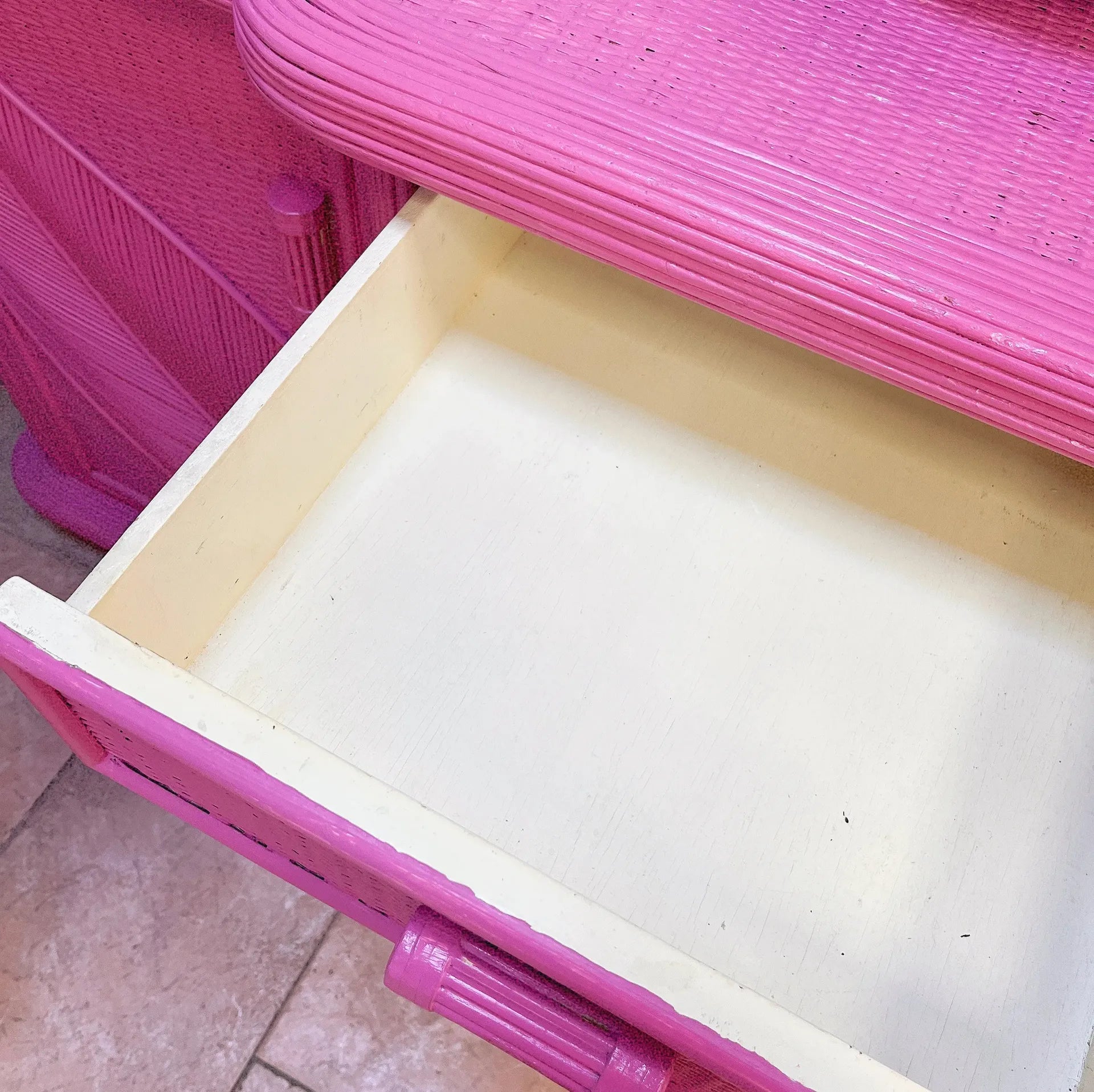 Buffet italien en rotin rose, esprit Vivai del Sud, années 70 - Club Barbara