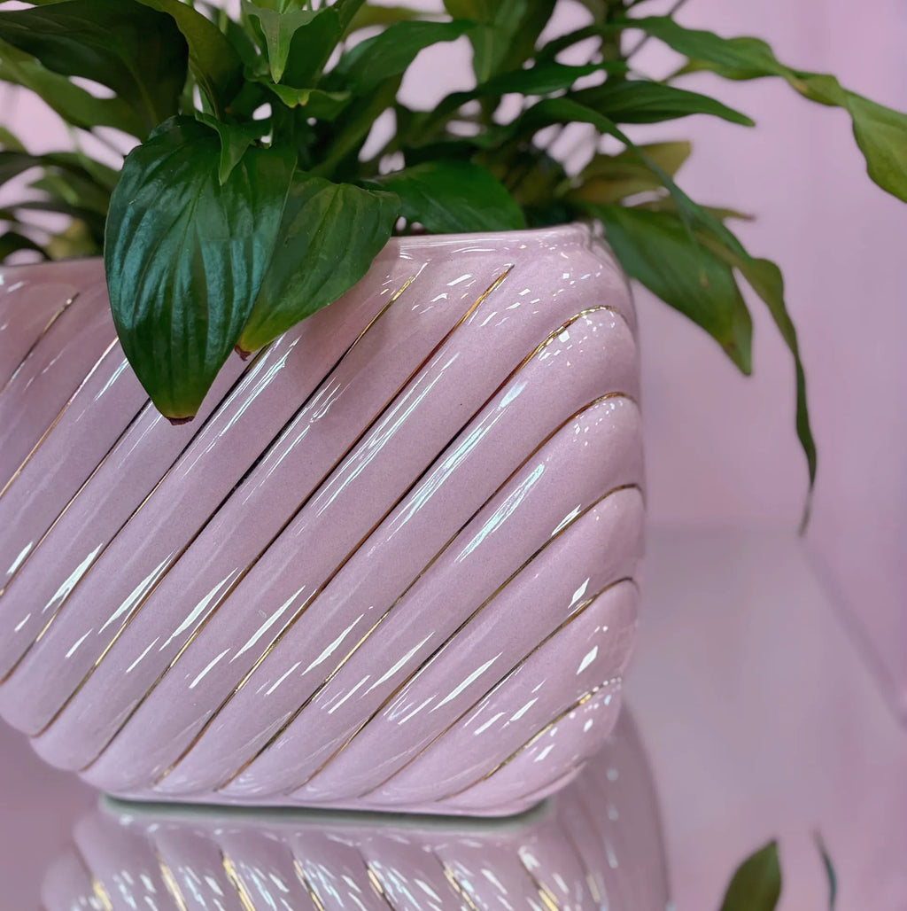 Cache-pot vintage italien, céramique rose, torsade et filets dorés, années 70 - Club Barbara