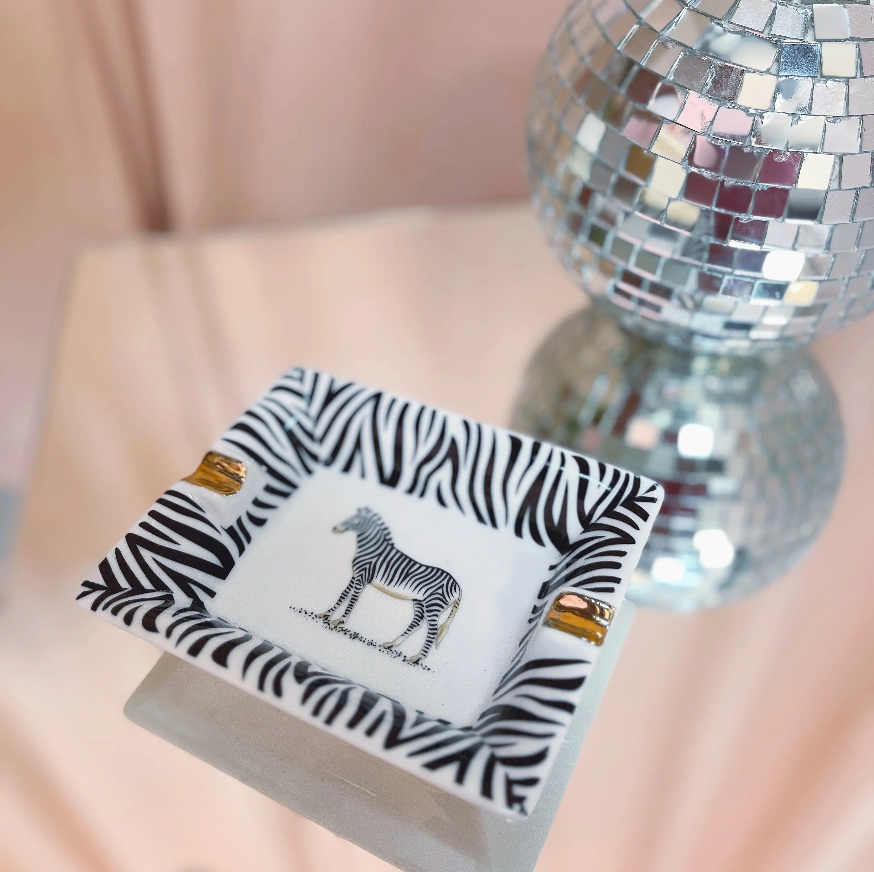 Cendrier en porcelaine décor zèbre avec dorure Club Barbara