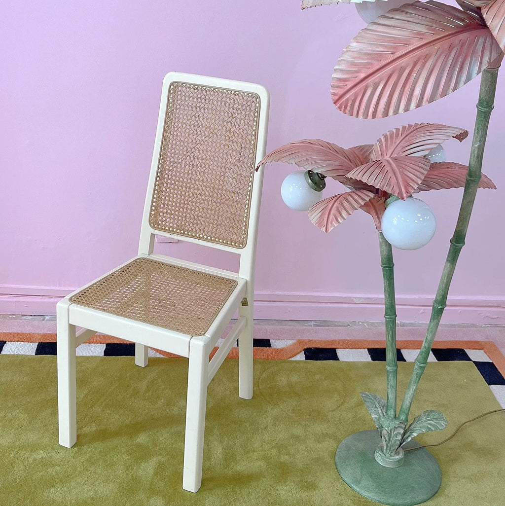 Chaises laquées ivoire et cannage, dans l'esprit Mario Sabot, années 70 - Club Barbara