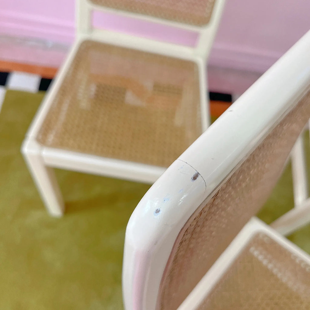 Chaises laquées ivoire et cannage, dans l'esprit Mario Sabot, années 70 - Club Barbara
