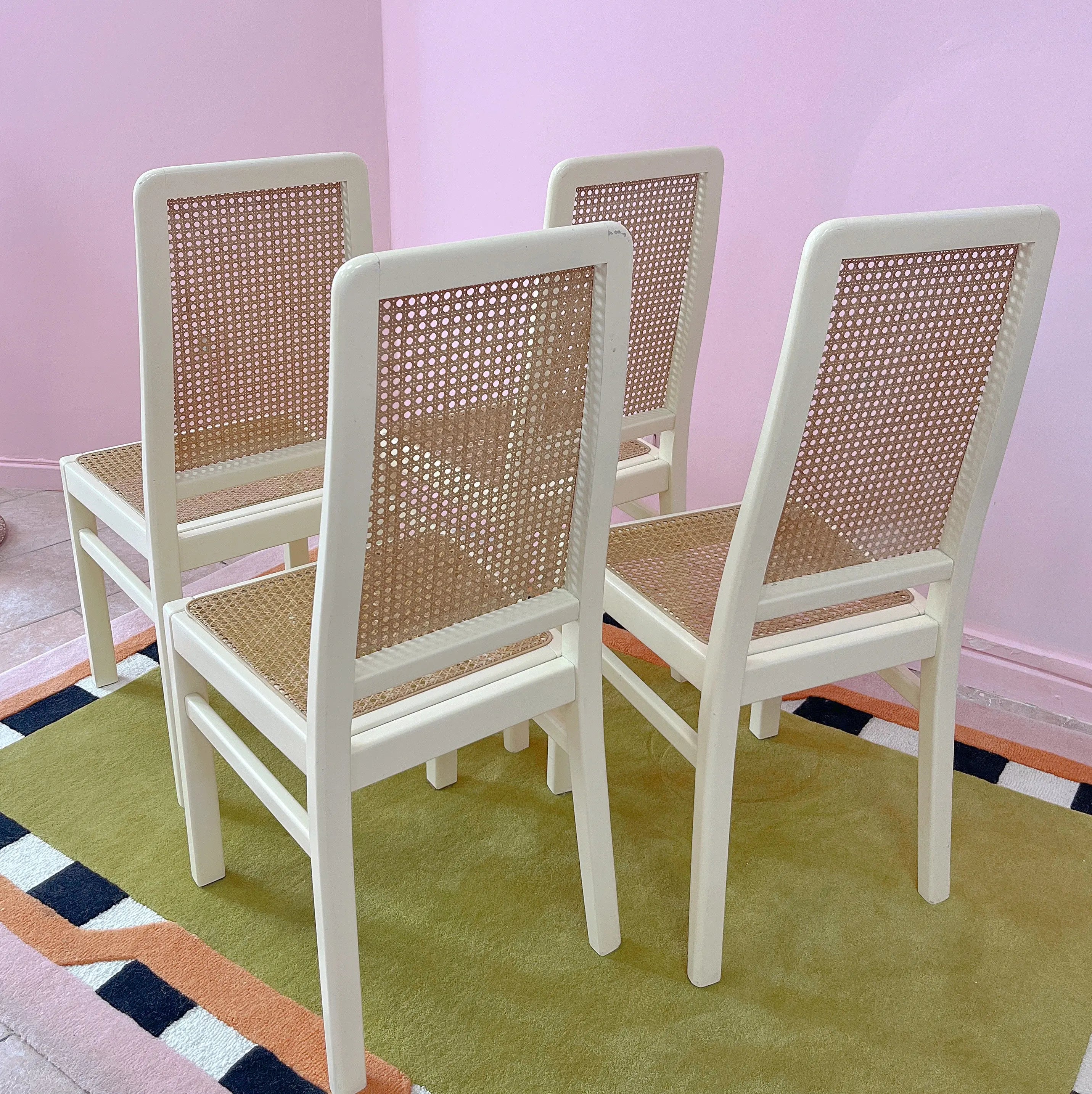 Chaises vintage cannage, Club Barbara
