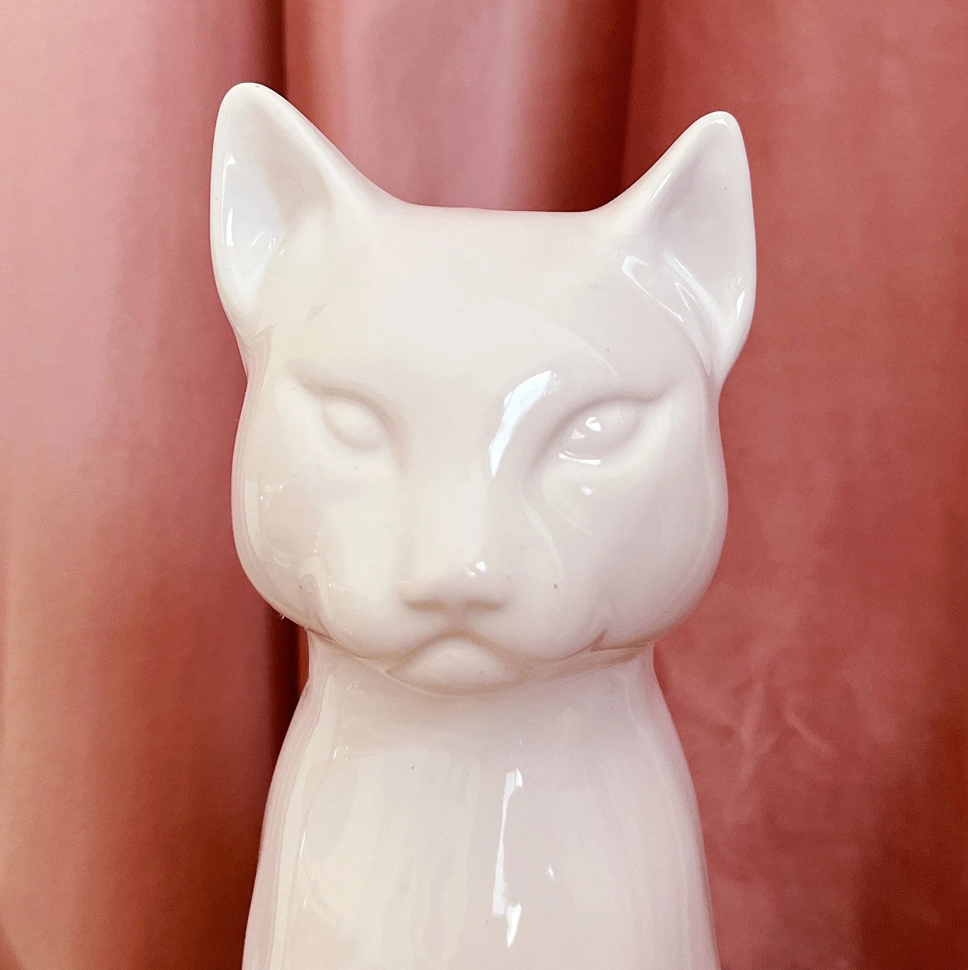 Chat en porcelaine blanc – Années 70 - Club Barbara