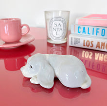 Load image into Gallery viewer, Mini chien en porcelaine vintage
