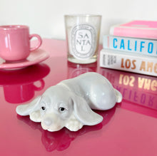 Load image into Gallery viewer, Mini chien en porcelaine vintage
