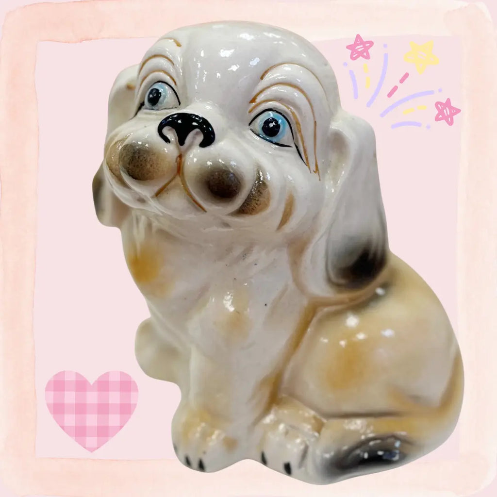 Chien en céramique vintage, figurine décorative au style rétro pour intérieur ou collection.