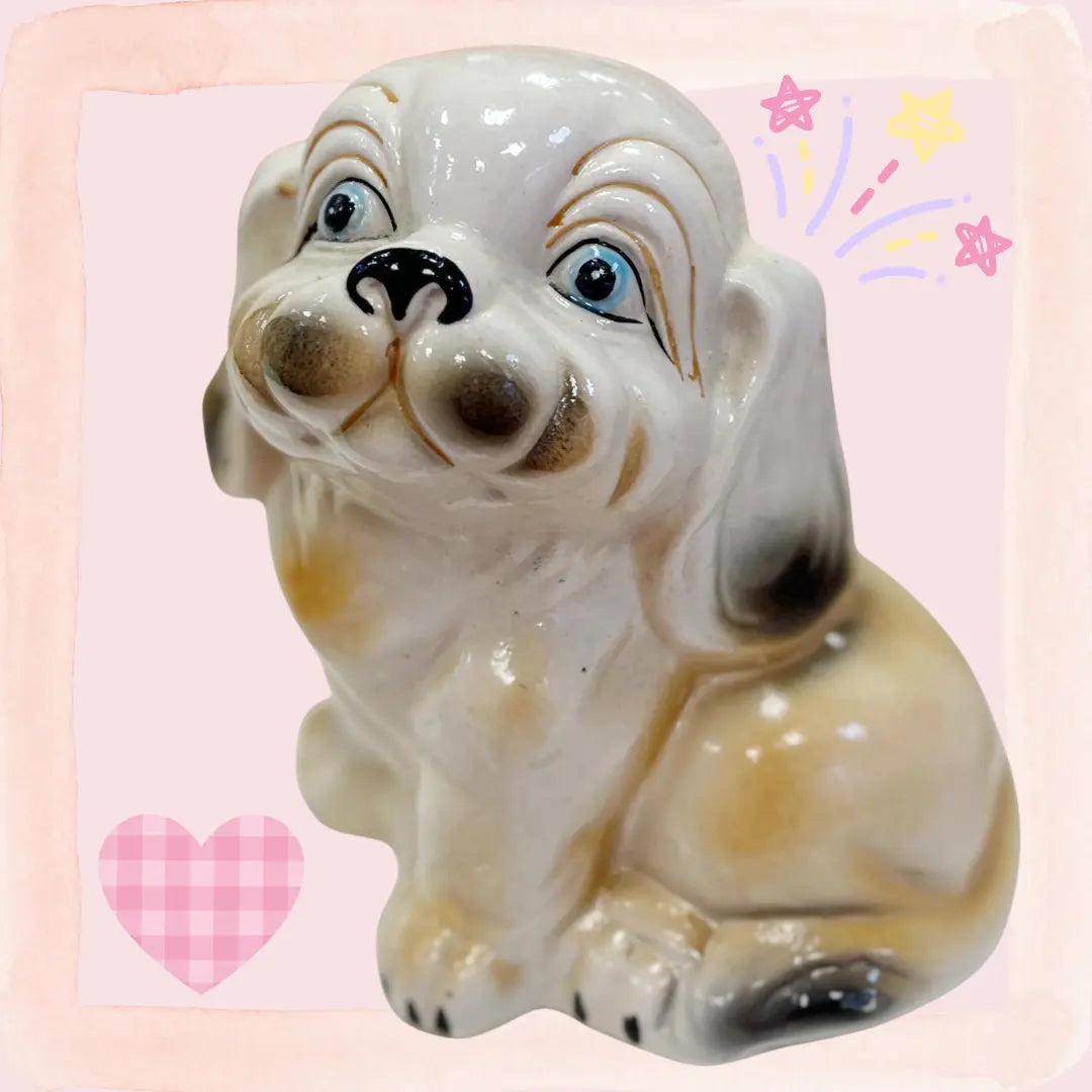 Chien en céramique vintage, figurine décorative au style rétro pour intérieur ou collection.