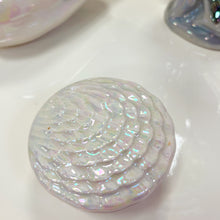 Load image into Gallery viewer, Coffret à bijoux coquillage blanc irisé
