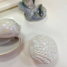 Load image into Gallery viewer, Coffret à bijoux coquillage blanc irisé
