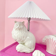 Load image into Gallery viewer, Lampe chat vintage Italy 70s
