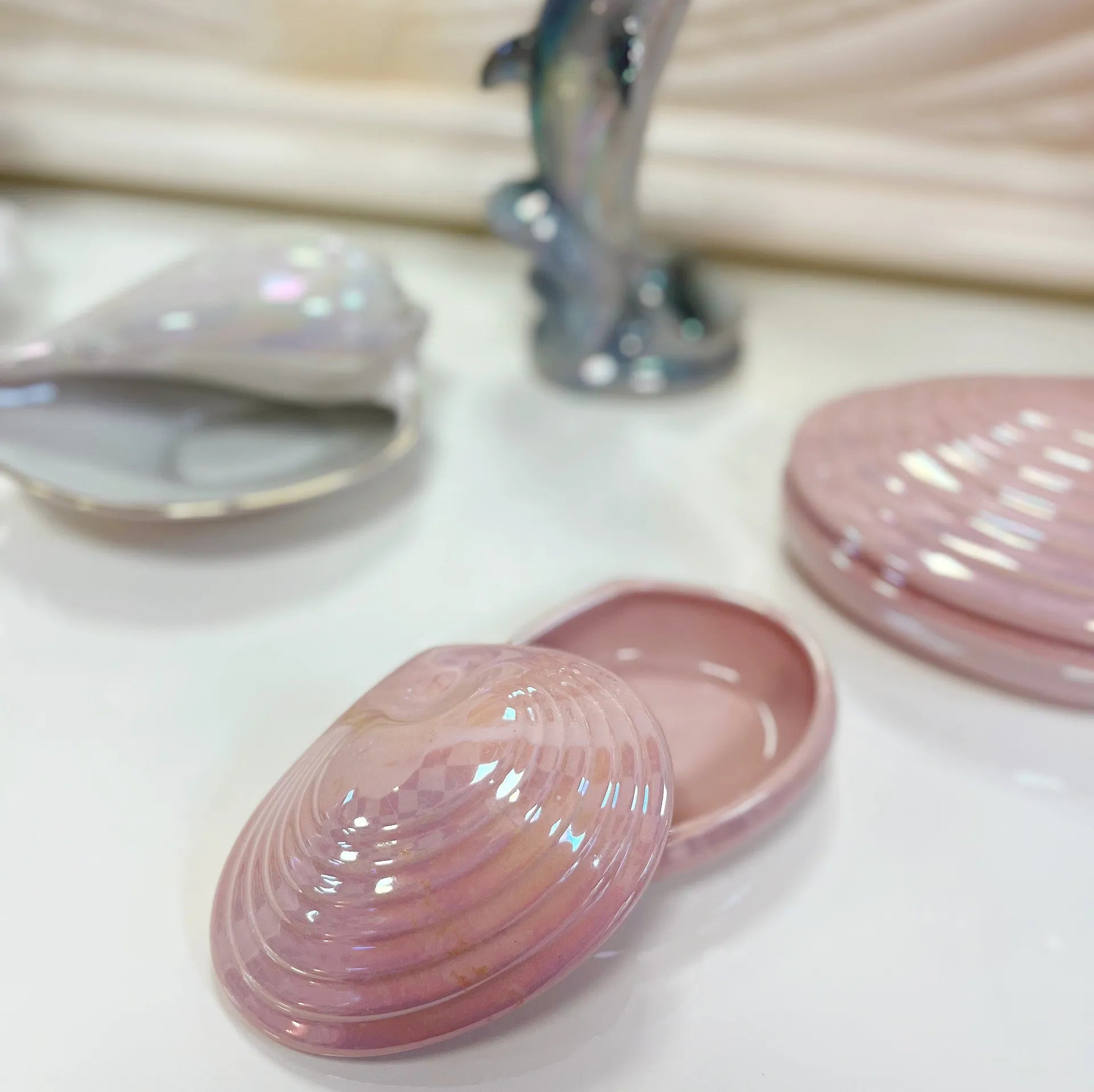 Coffret coquillage rose iridescent, années 70, petit modèle - Club Barbara