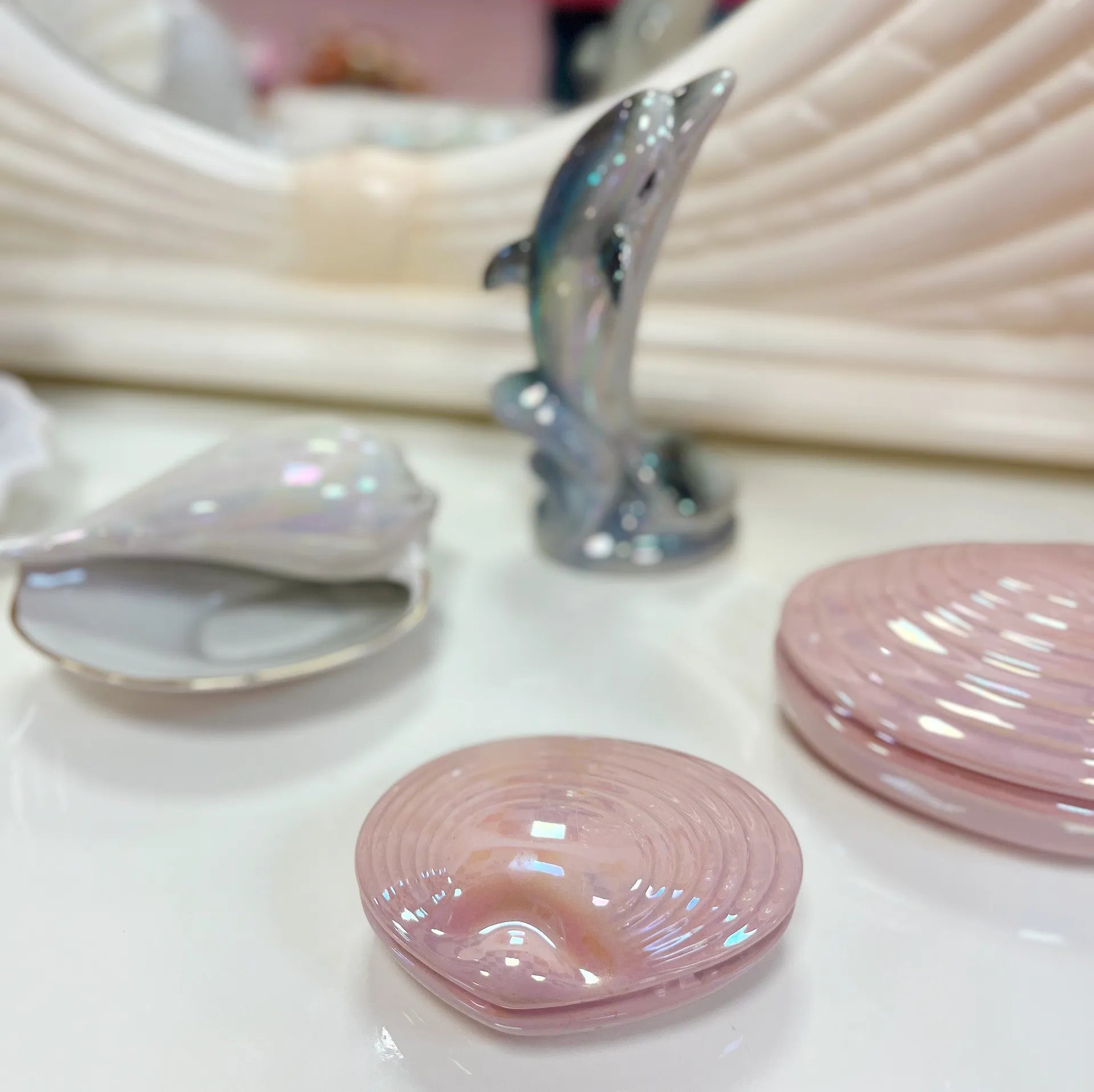 Coffret coquillage rose iridescent, années 70, petit modèle - Club Barbara