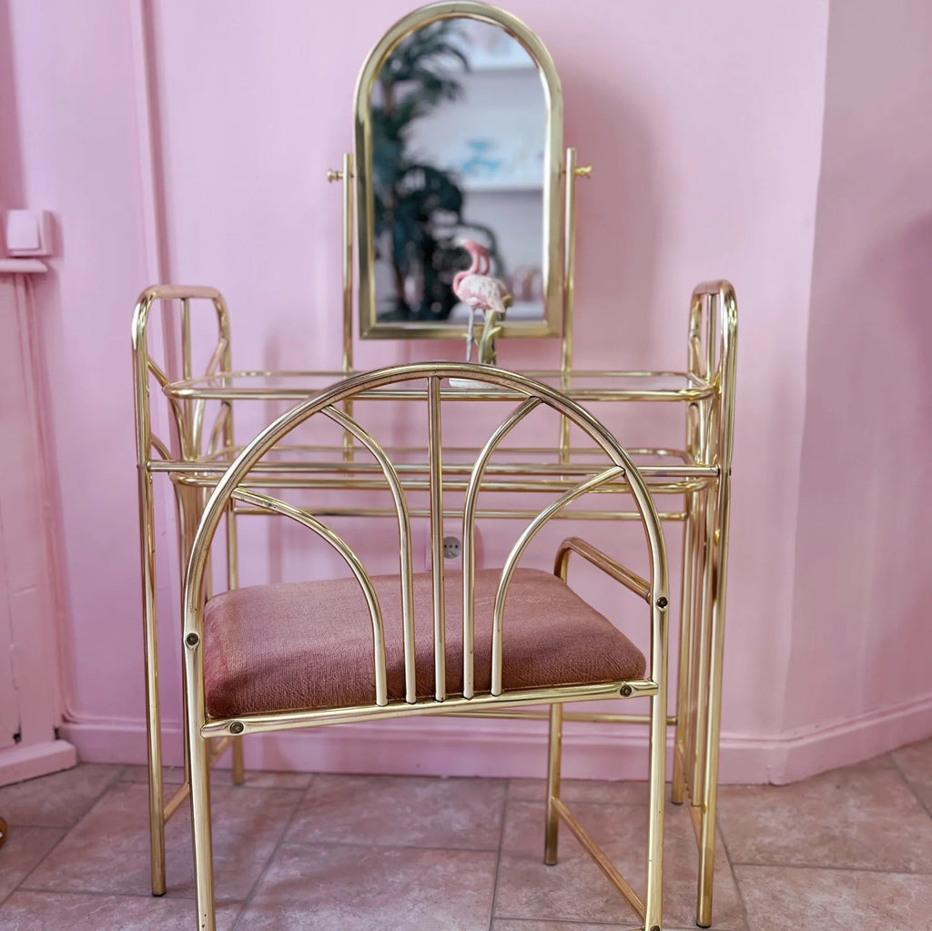Coiffeuse vintage en laiton et verre, avec fauteuil en velours rose, années 80 - Club Barbara