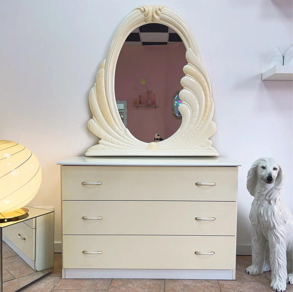 Commode et miroir coquillage laqués ivoire, années 80 - Club Barbara