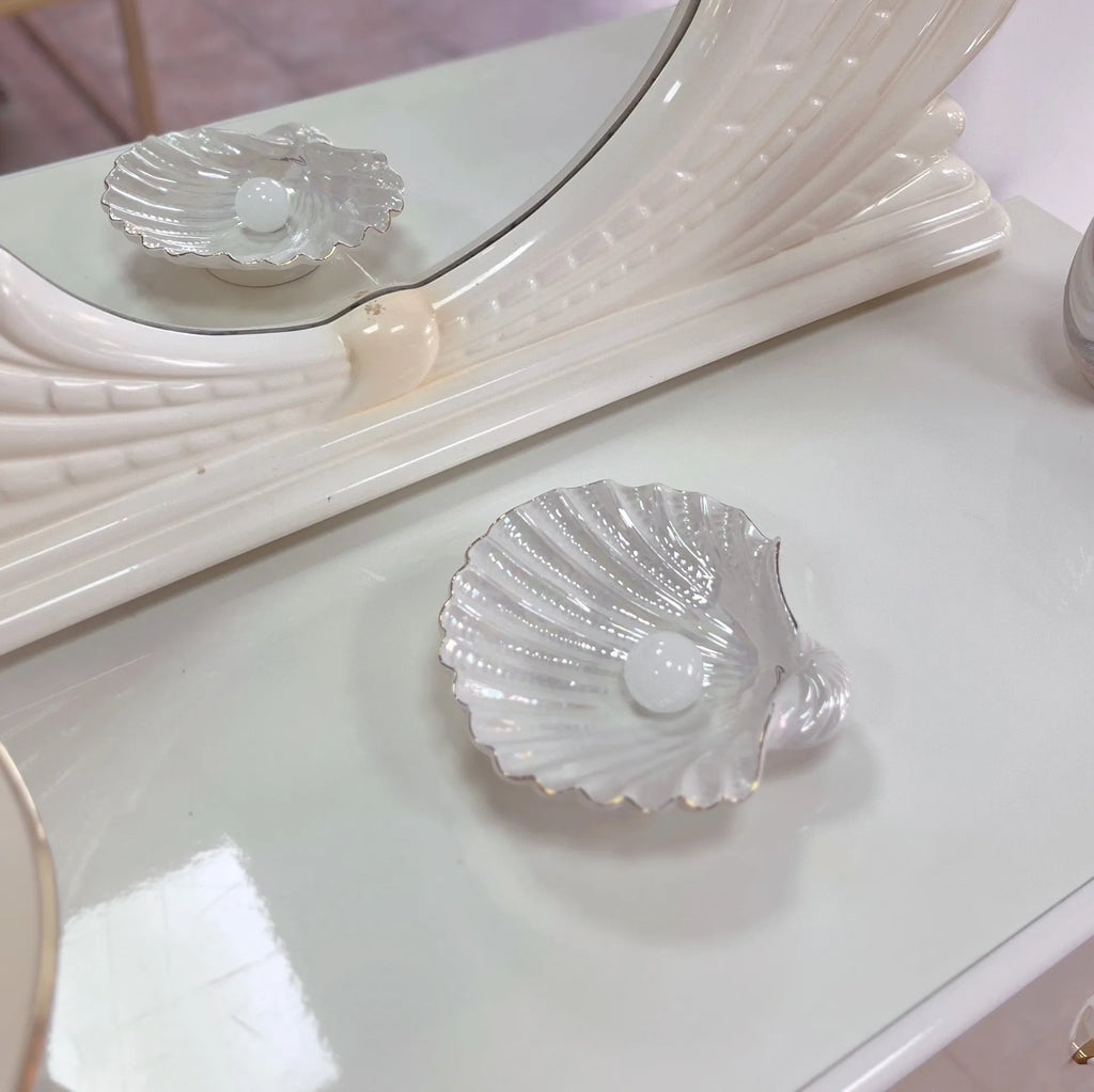 Commode et miroir coquillage laqués ivoire, années 80 - Club Barbara