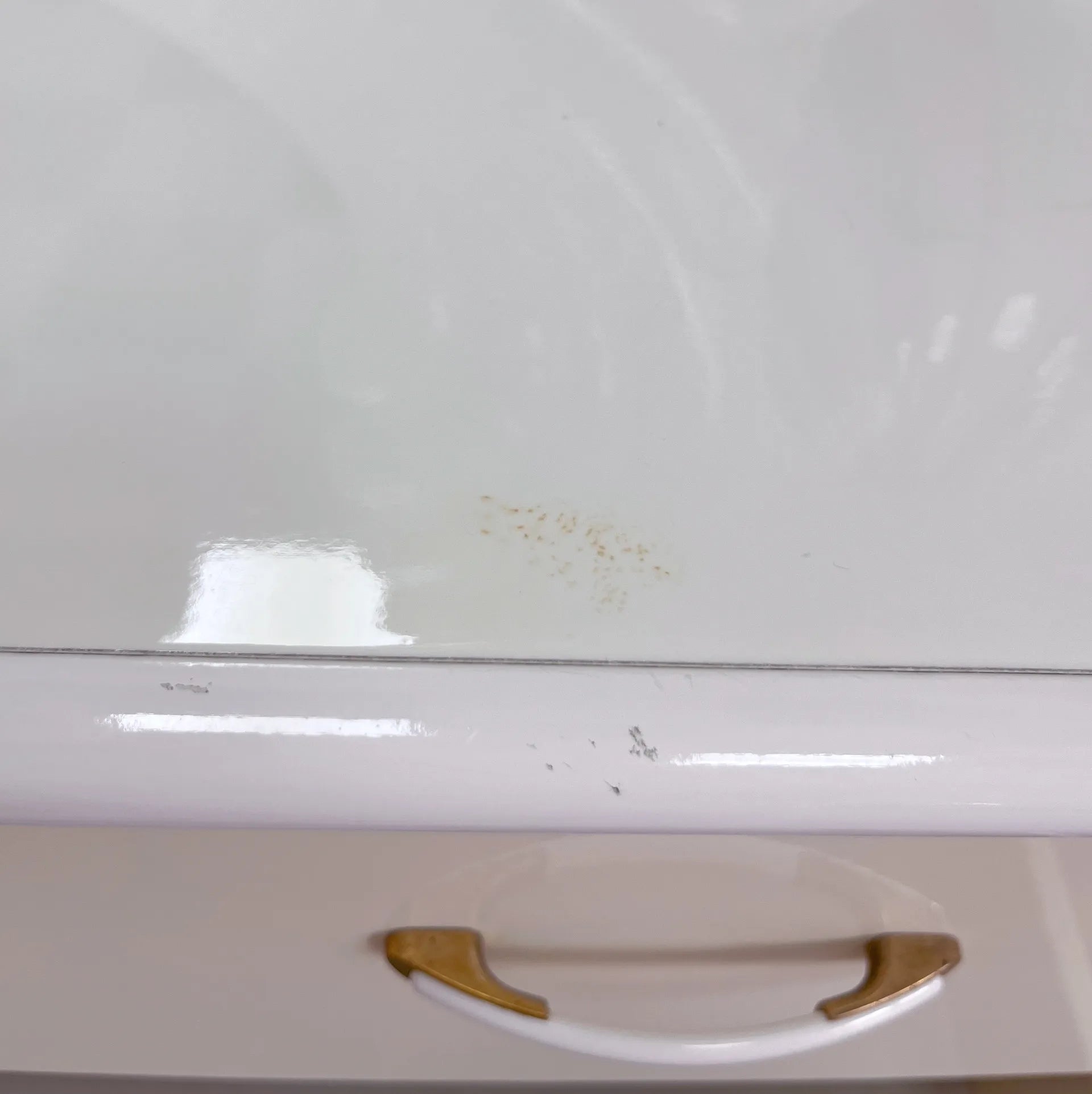 Commode et miroir coquillage laqués ivoire, années 80 - Club Barbara