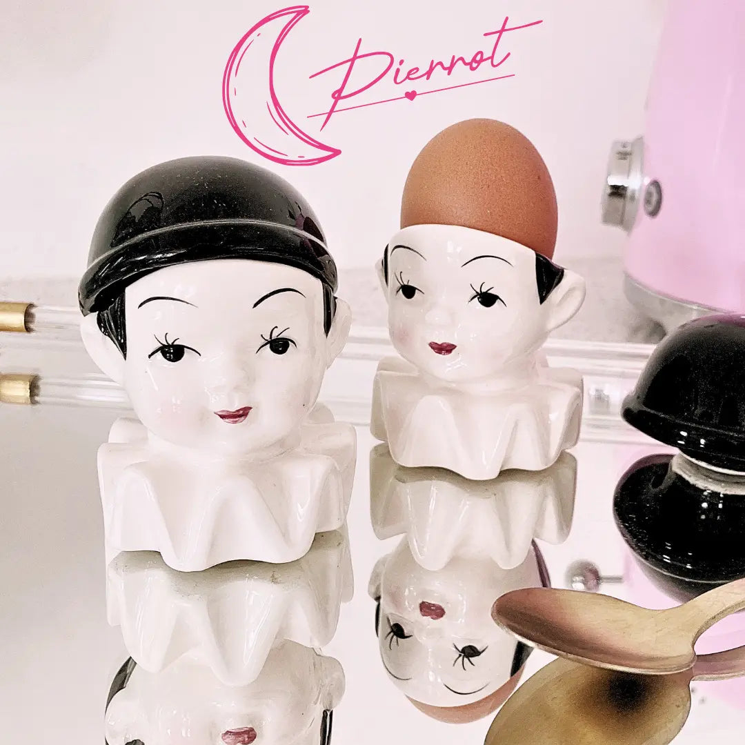 Coquetier Pierrot en céramique vintage, objet décoratif original pour table ou collection rétro.