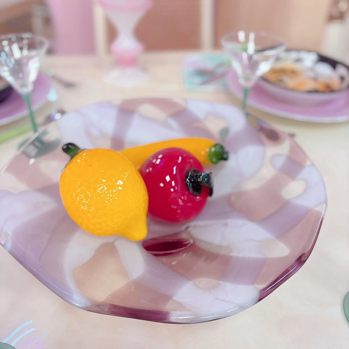 Coupe en verre de Murano rose et blanc soufflé à la bouche
