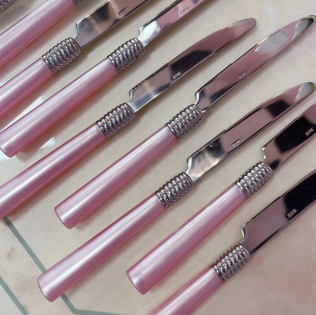 Couverts vintage manches rose nacré et inox, 21 pièces, années 70 - Club Barbara