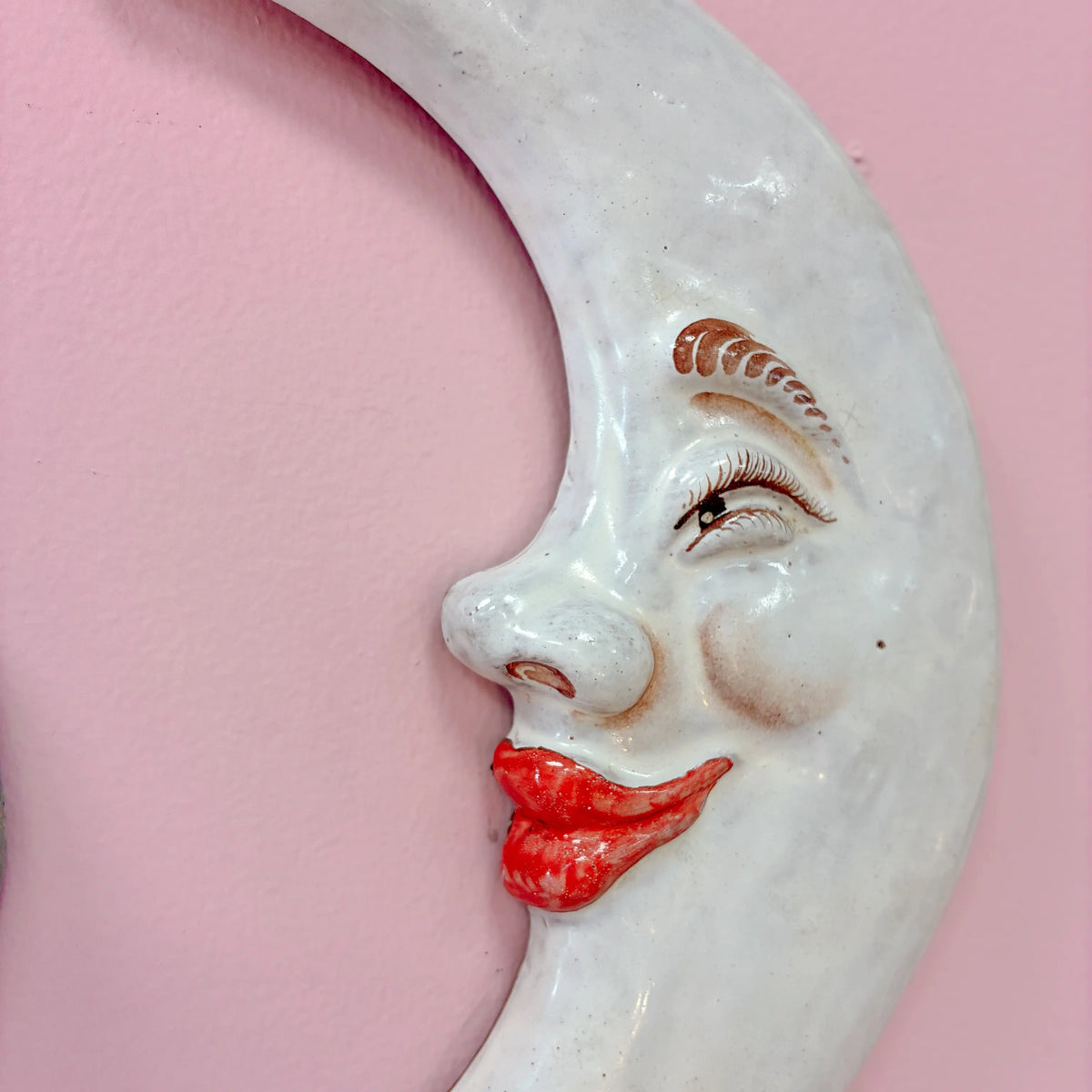 Lune murale en céramique italienne, croissant de lune visage peint à la main, années 80