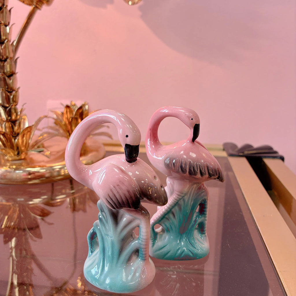 Salière et poivrière vintage flamants roses en céramique, Sarsaparilla Deco Designs, 1986
